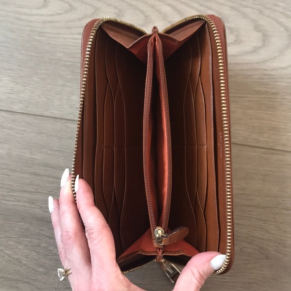 Cole Haan Vintage Valise II Travel Zip Wallet - Picture 4 of 8